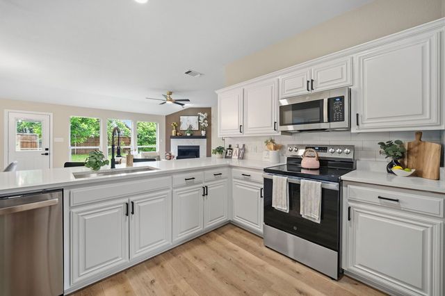 837 Morgan Drive, Burleson, TX 76028