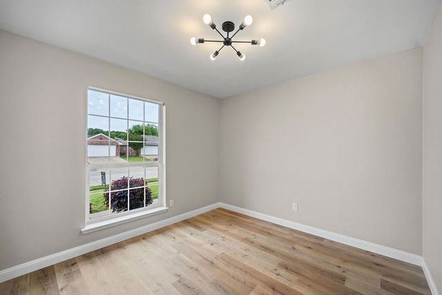 837 Morgan Drive, Burleson, TX 76028