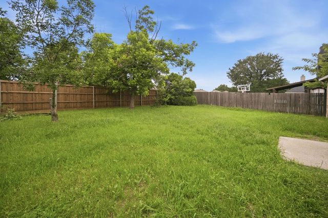 837 Morgan Drive, Burleson, TX 76028