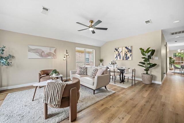 837 Morgan Drive, Burleson, TX 76028