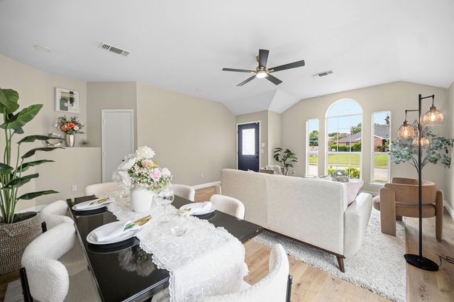 837 Morgan Drive, Burleson, TX 76028