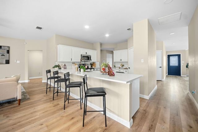 837 Morgan Drive, Burleson, TX 76028