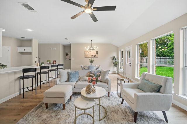 837 Morgan Drive, Burleson, TX 76028