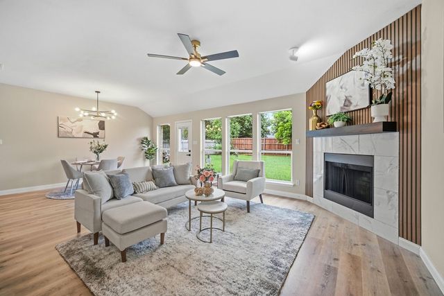 837 Morgan Drive, Burleson, TX 76028