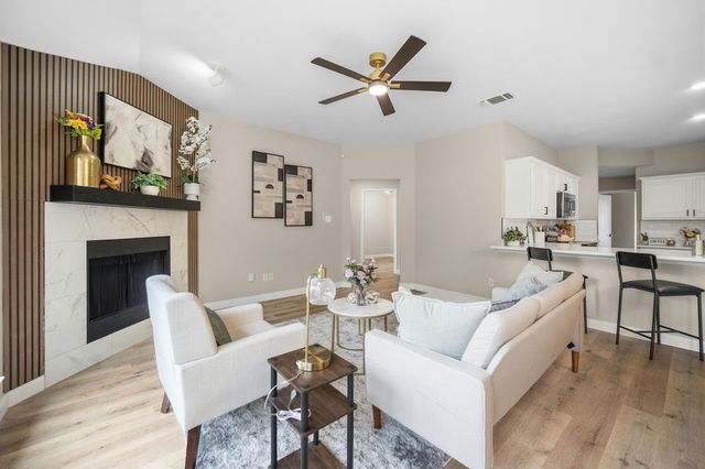 837 Morgan Drive, Burleson, TX 76028