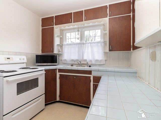 4400 Saint Anthony Road, Temperance, MI 48182