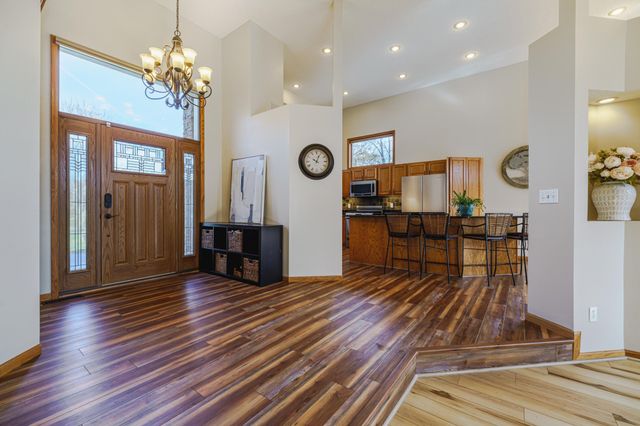 20881 Lake Ridge Drive, Prior Lake, MN 55372