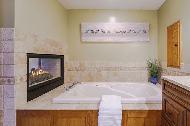 20881 Lake Ridge Drive, Prior Lake, MN 55372