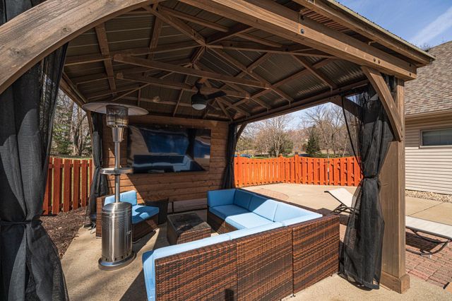 20881 Lake Ridge Drive, Prior Lake, MN 55372