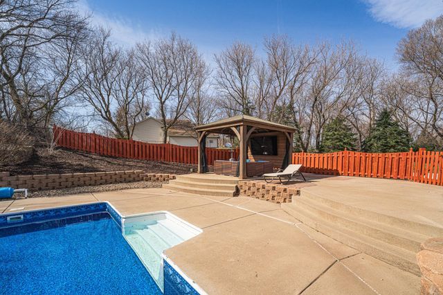 20881 Lake Ridge Drive, Prior Lake, MN 55372