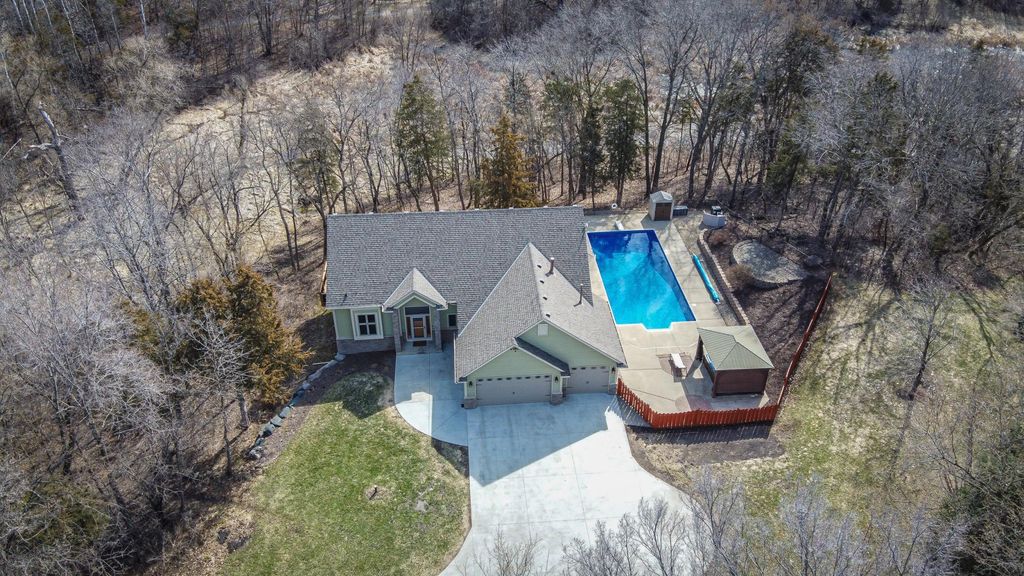 20881 Lake Ridge Drive, Prior Lake, MN 55372