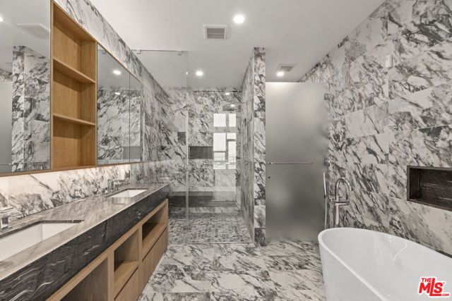 230 W Olympic Boulevard PH 2, Los Angeles, CA 90015