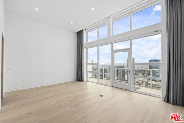 230 W Olympic Boulevard PH 2, Los Angeles, CA 90015