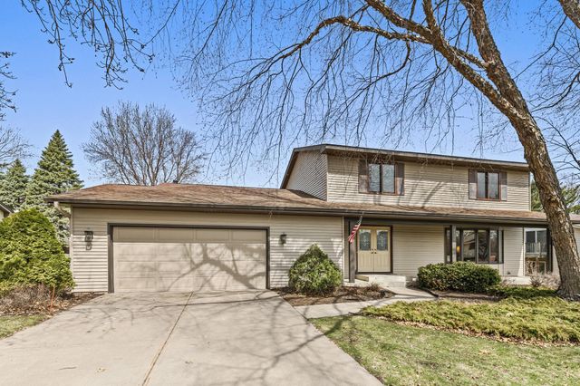 1181 Karth Lake Drive, Arden Hills, MN 55112