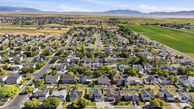 2881 W 2075 S, Syracuse, UT 84075