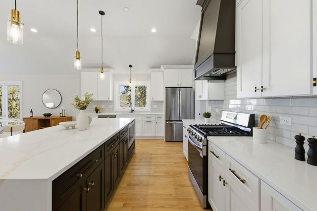 9327 Pleasant Avenue, Tinley Park, IL 60487