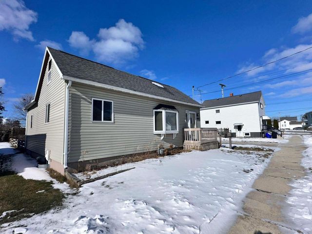 1212 HAWTHORNE STREET, Two Rivers, WI 54241