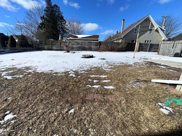 1212 HAWTHORNE STREET, Two Rivers, WI 54241