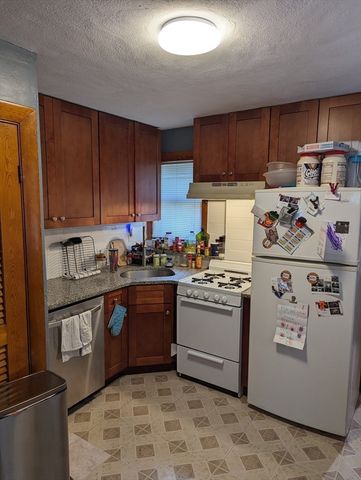 35 Neponset St, Revere, MA 02151