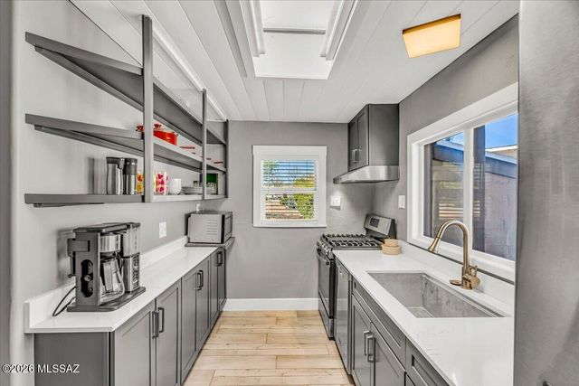 720 N Belvedere Avenue, Tucson, AZ 85711