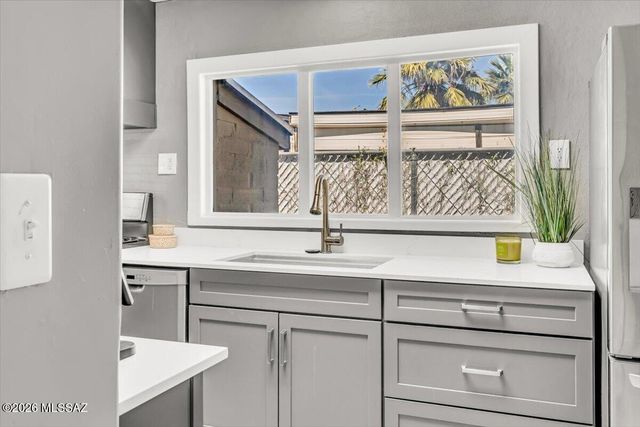 720 N Belvedere Avenue, Tucson, AZ 85711