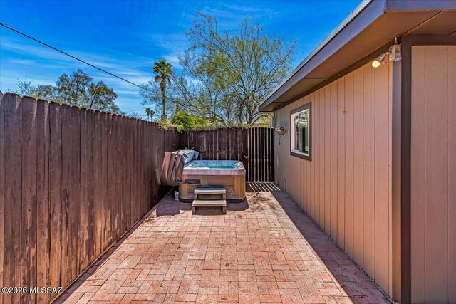 720 N Belvedere Avenue, Tucson, AZ 85711