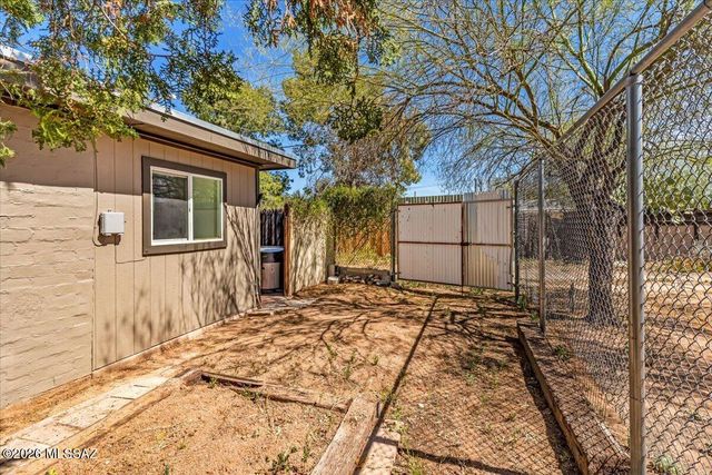 720 N Belvedere Avenue, Tucson, AZ 85711