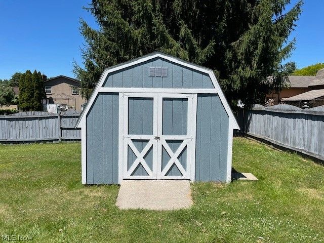 5523 Brewton Avenue NW, Canal Fulton, OH 44614