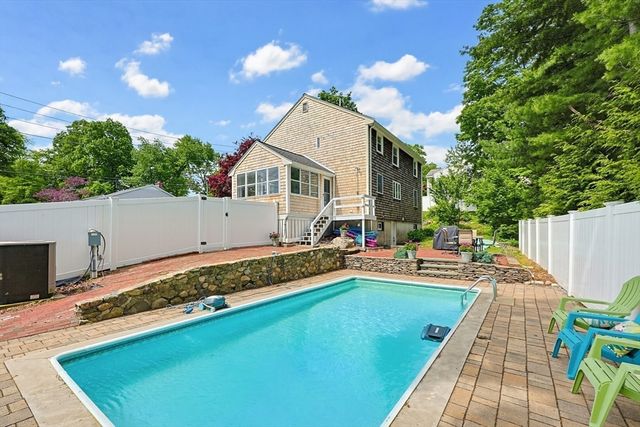 15 Calvin Rd, North Attleboro, MA 02760
