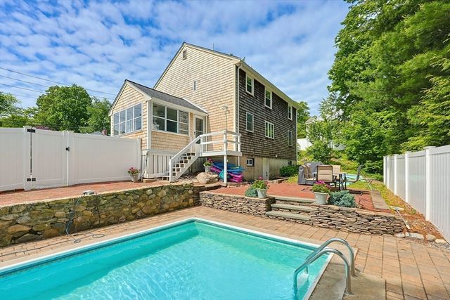 15 Calvin Rd, North Attleboro, MA 02760