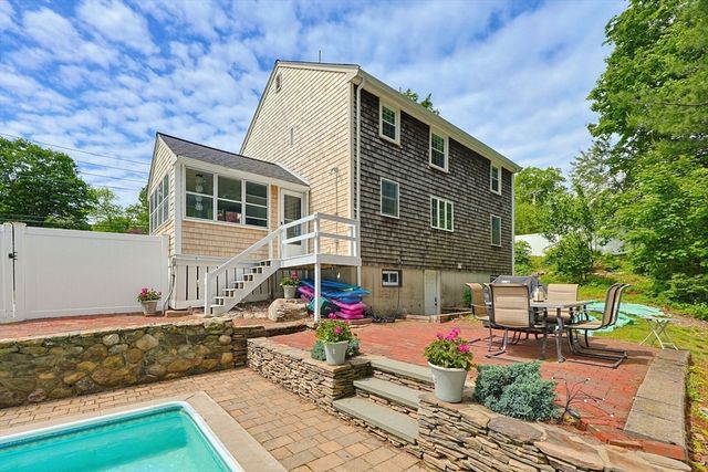 15 Calvin Rd, North Attleboro, MA 02760