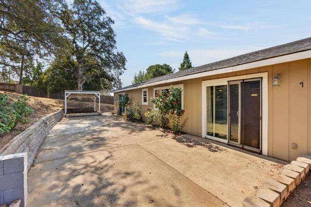 3975 Rustic Rd, Cameron Park, CA 95682