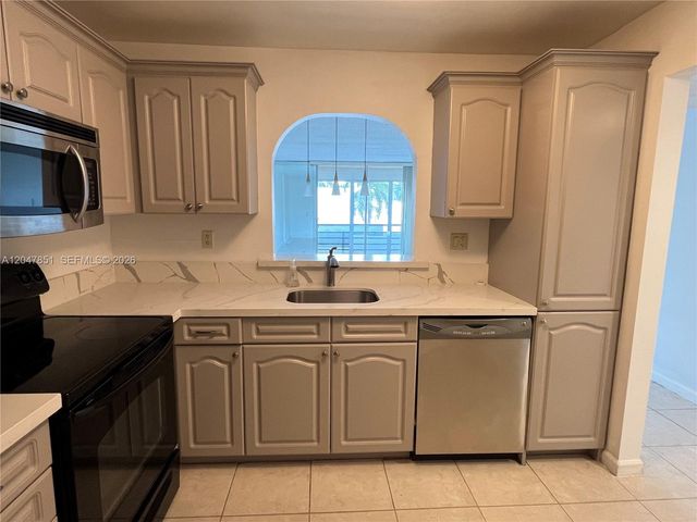 403 NW 68th Avenue 206, Plantation, FL 33317
