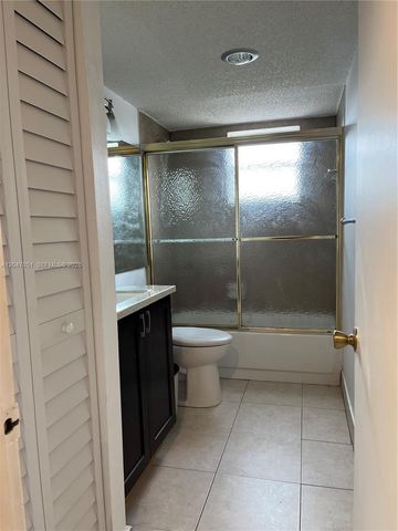 403 NW 68th Avenue 206, Plantation, FL 33317