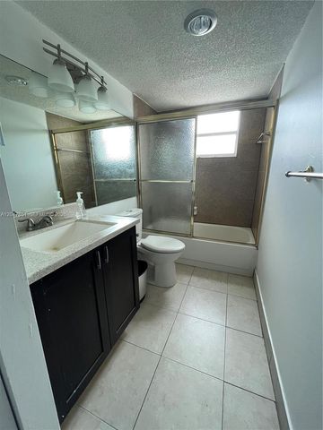 403 NW 68th Avenue 206, Plantation, FL 33317