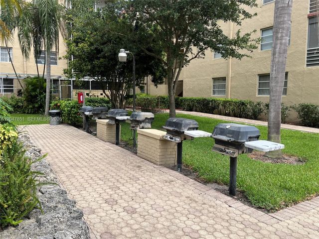 403 NW 68th Avenue 206, Plantation, FL 33317