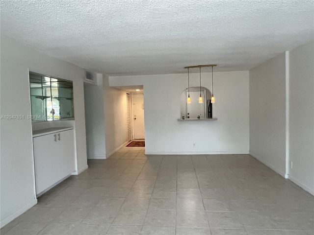 403 NW 68th Avenue 206, Plantation, FL 33317