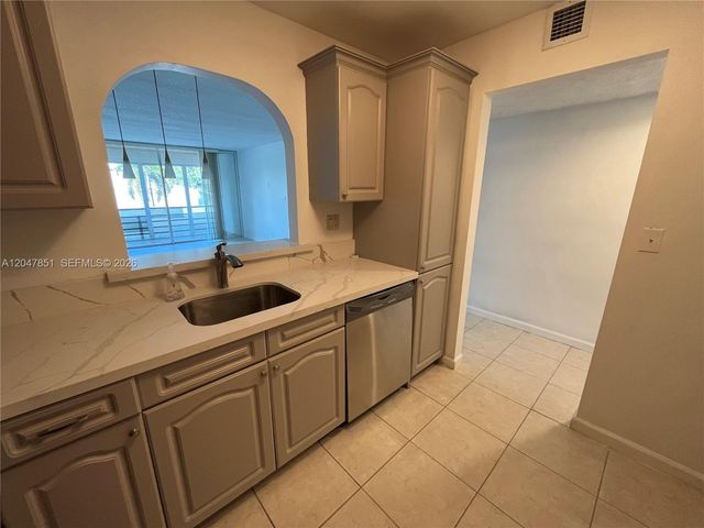 403 NW 68th Avenue 206, Plantation, FL 33317