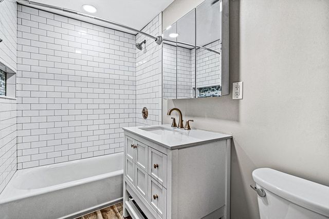 29 Arlington Rd 5, Woburn, MA 01880