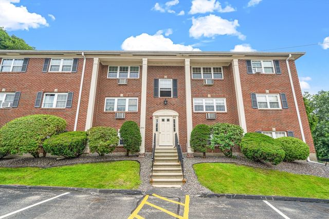 29 Arlington Rd 5, Woburn, MA 01880