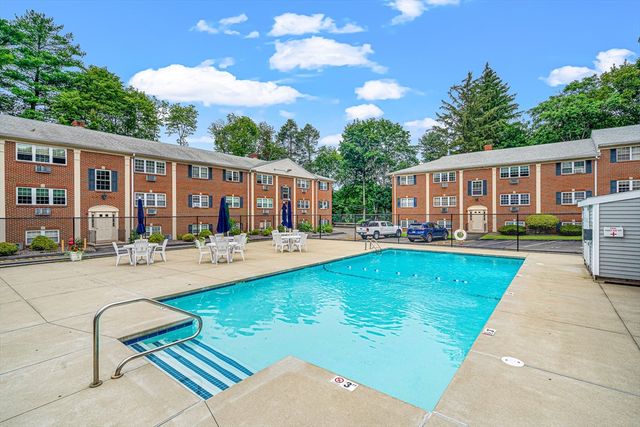 29 Arlington Rd 5, Woburn, MA 01880