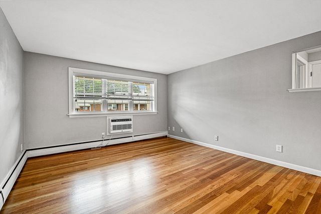 29 Arlington Rd 5, Woburn, MA 01880