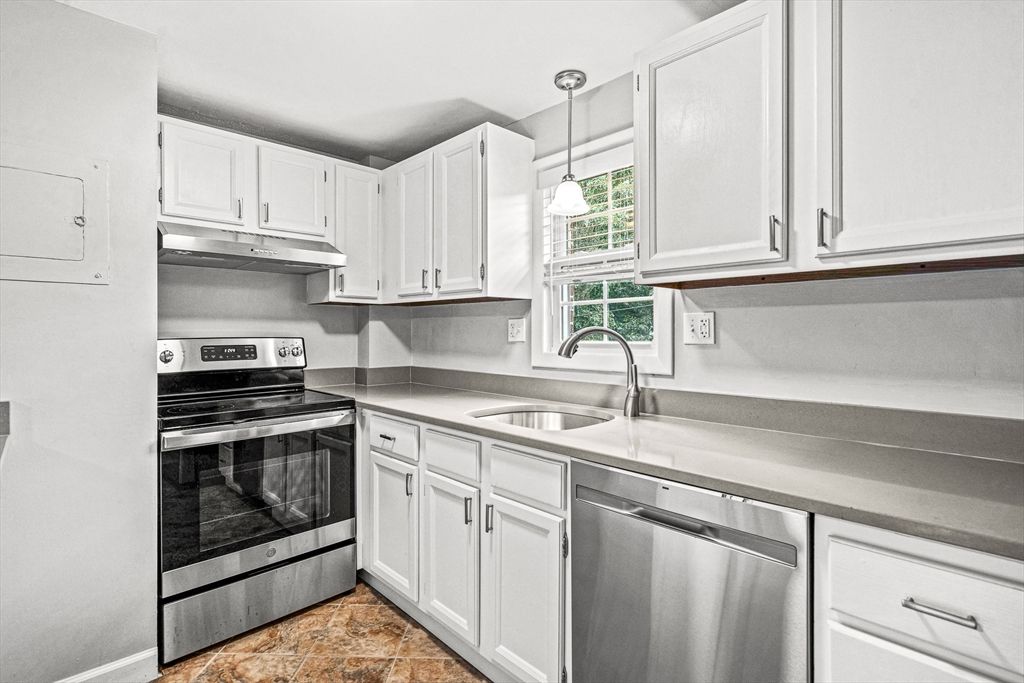 29 Arlington Rd 5, Woburn, MA 01880