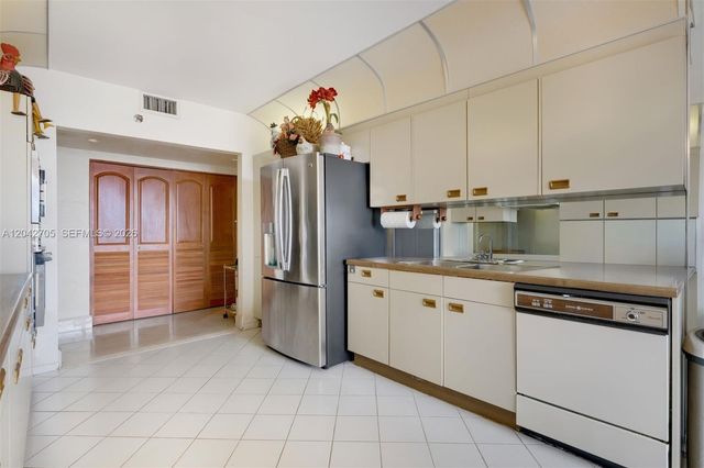 9 Island Ave 1514, Miami Beach, FL 33139