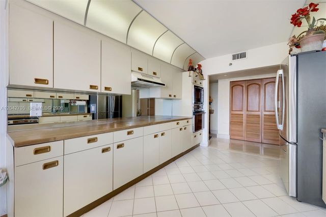 9 Island Ave 1514, Miami Beach, FL 33139