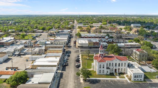 113 Prescott Drive, Floresville, TX 78114