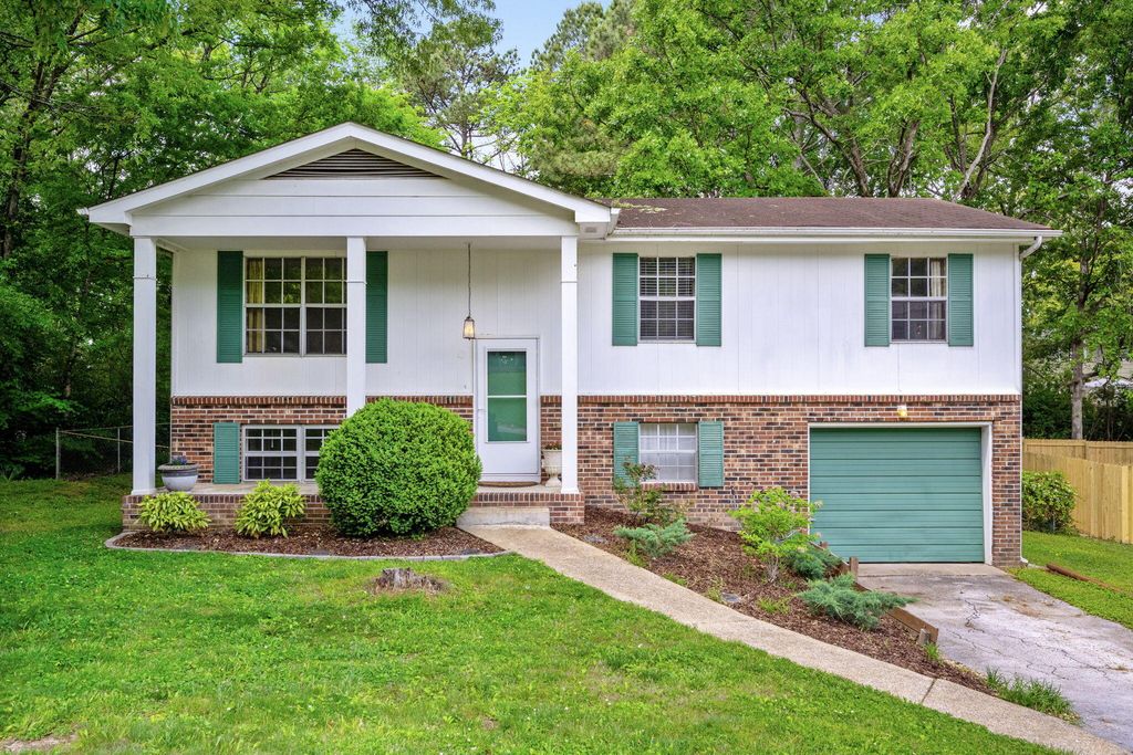 8326 Middle Road, Ooltewah, TN 37363