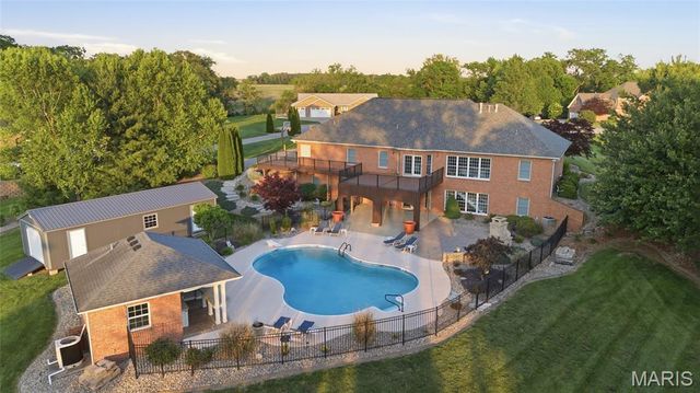 157 Blue Bell Lane, Highland, IL 62249