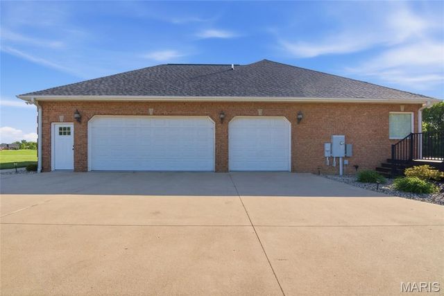 157 Blue Bell Lane, Highland, IL 62249