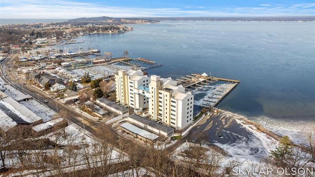 2964 Lakeshore Drive E701, Muskegon, MI 49441